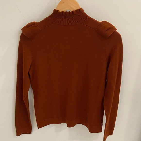 Sézane, rust colored ruffle sweater with gold rimmed buttons, xs - Picture 4 of 6